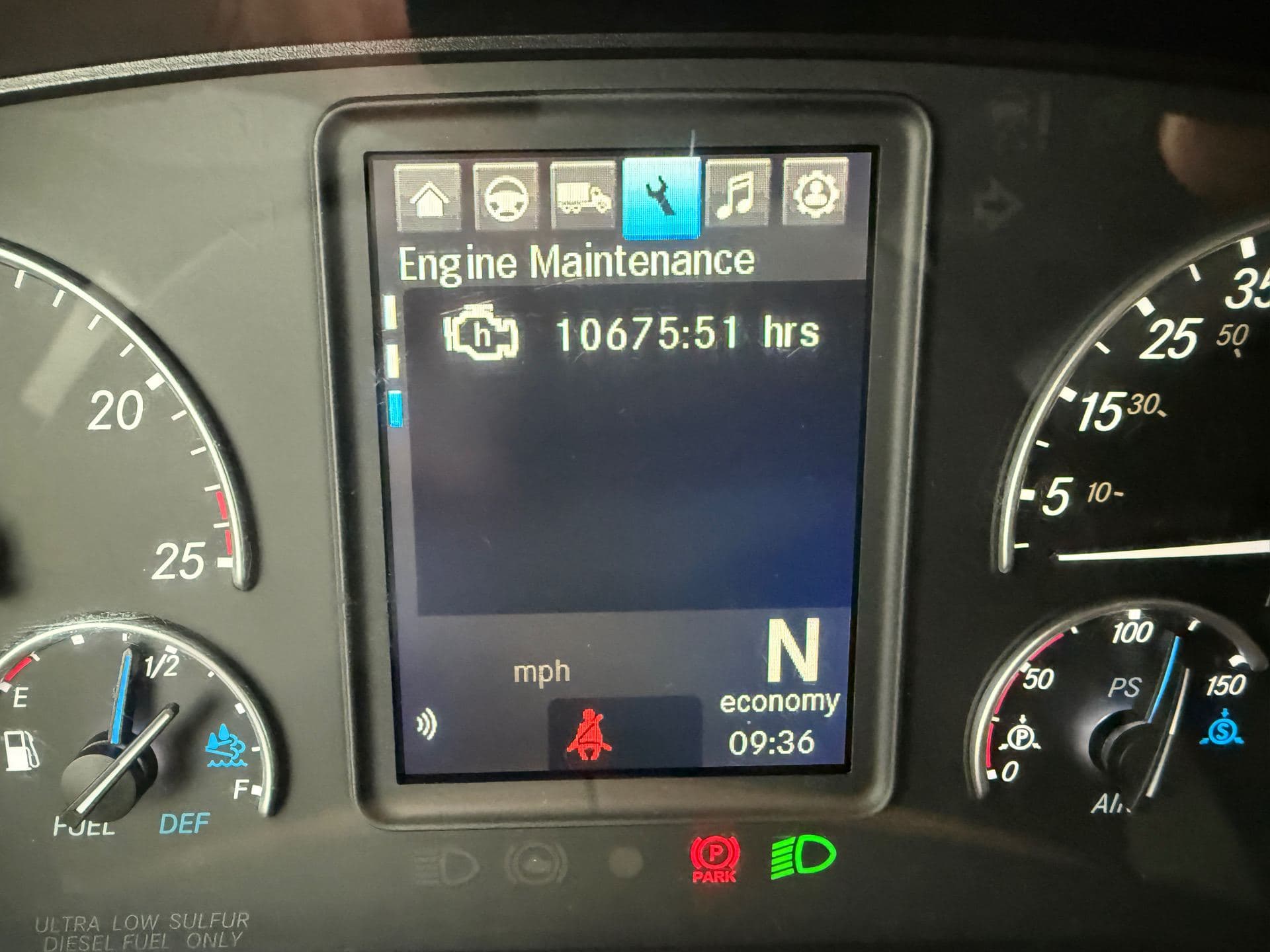2022 Freightliner - 428k - Just 10,675 Hours - 455HP! image 11