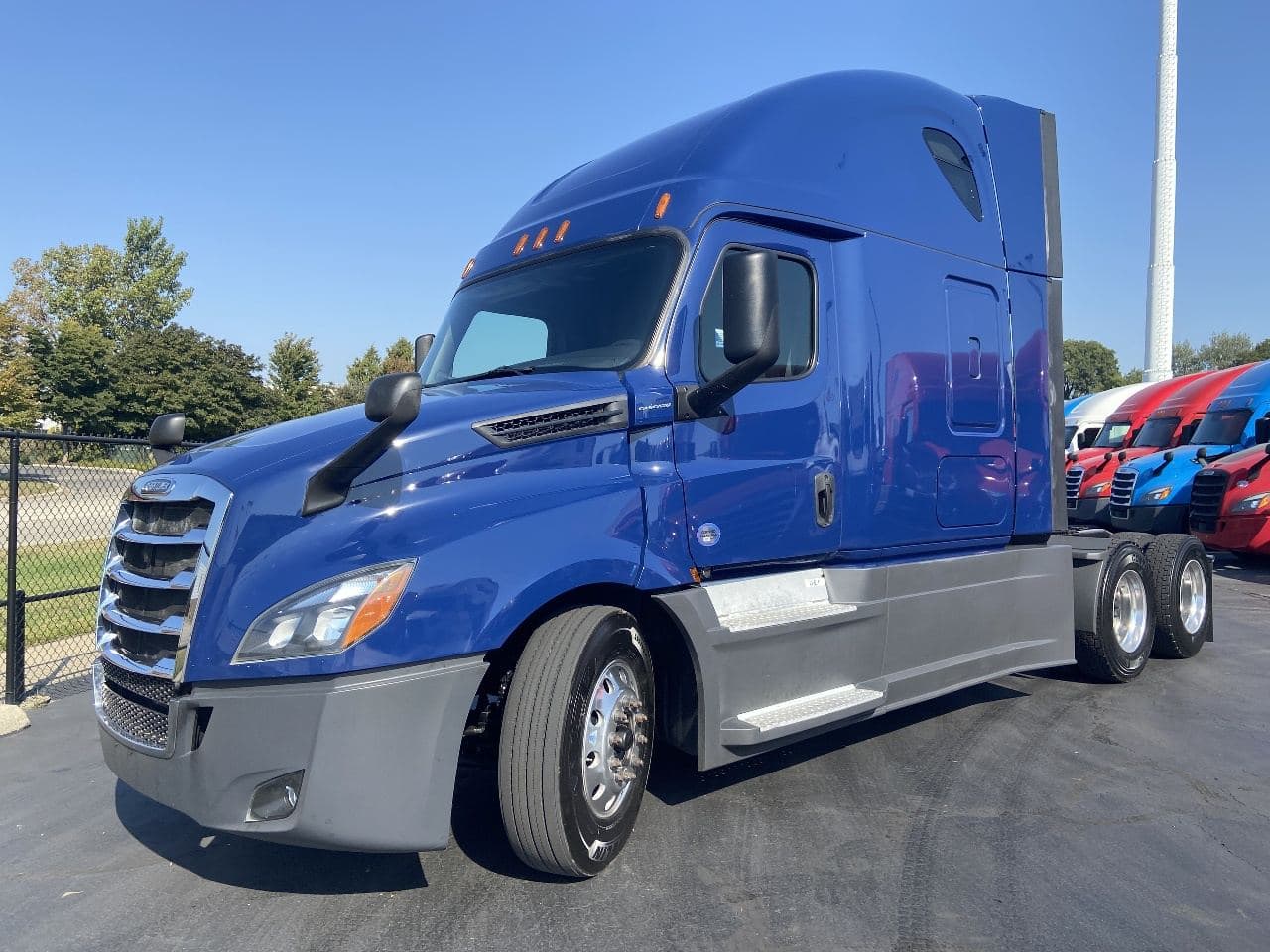 2020 Freightliner Cascadia image 1