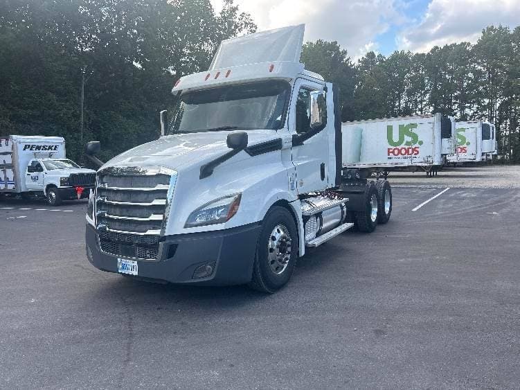 2019 Freightliner Cascadia 126 Day Cab Truck - 455HP, 10 Speed Manual image 3