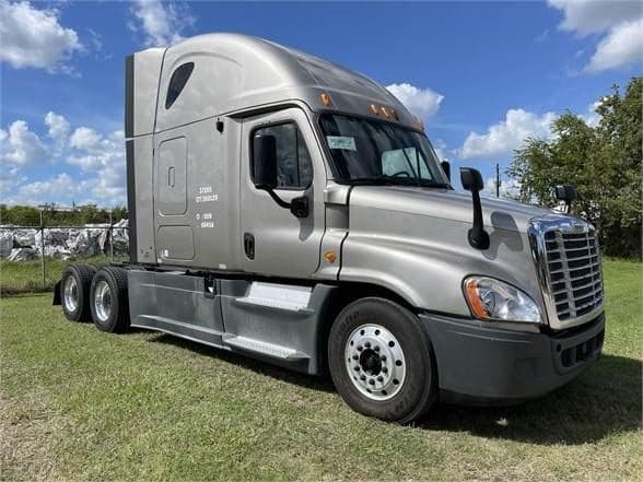 2017 Freightliner Cascadia image 3