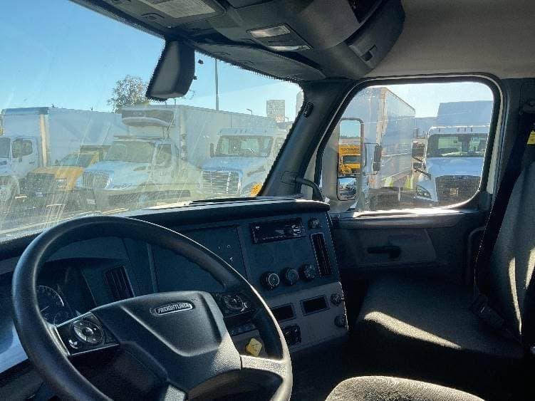 2018 Freightliner Cascadia image 11