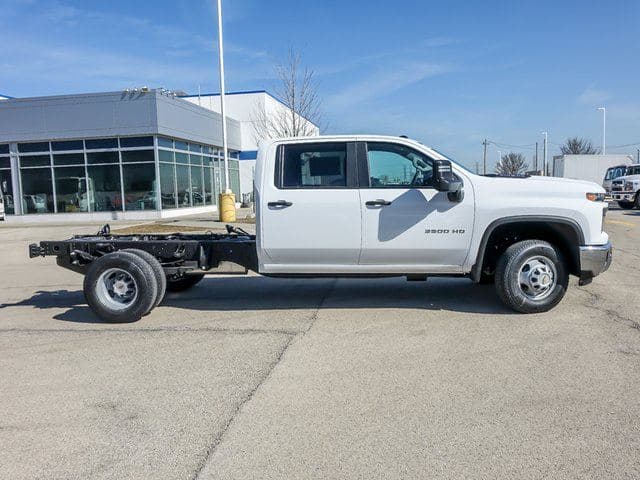 2026 Chevrolet Silverado 3500HD Work Truck image 2
