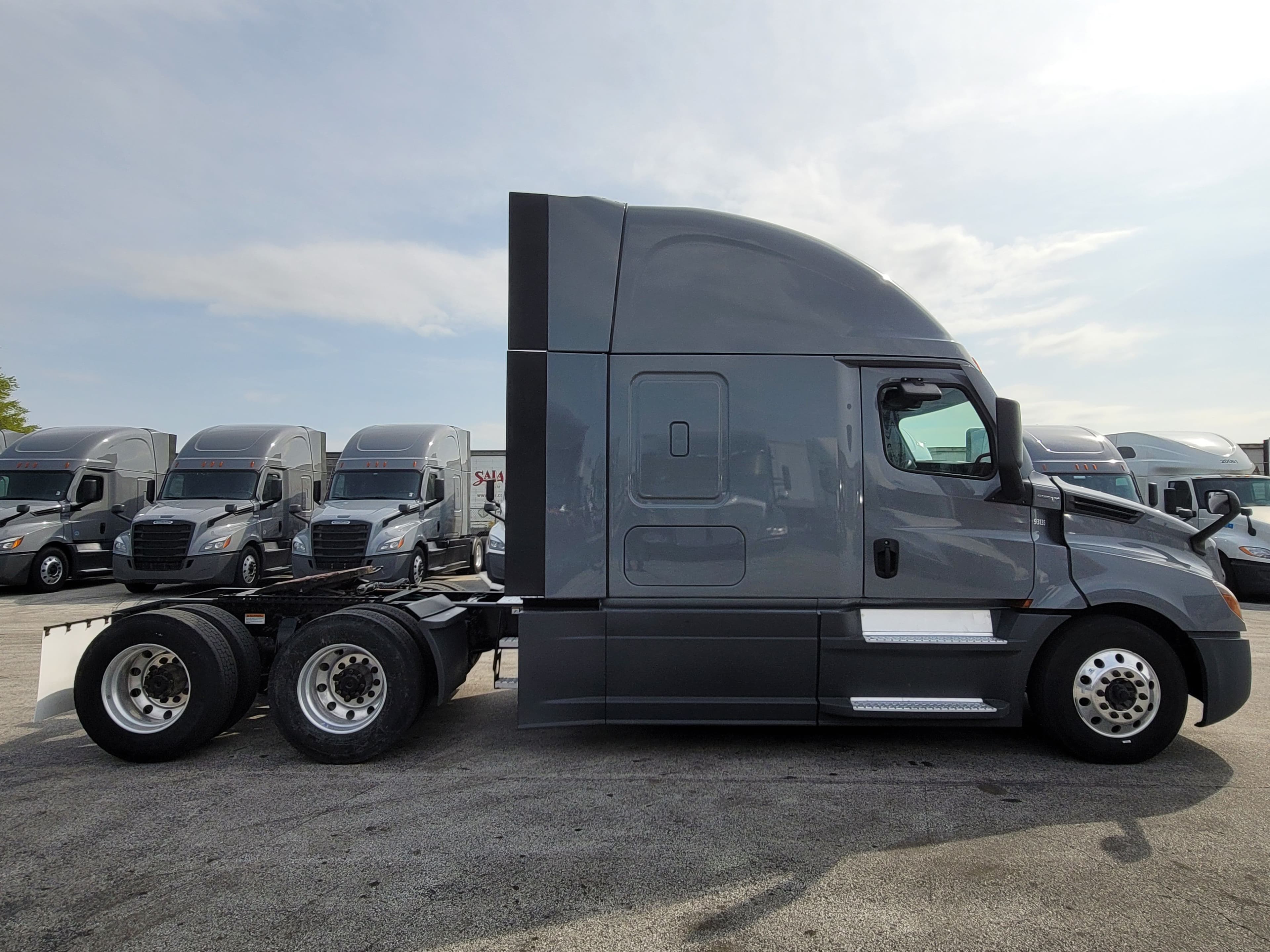 2023 Freightliner Cascadia 126 image 4