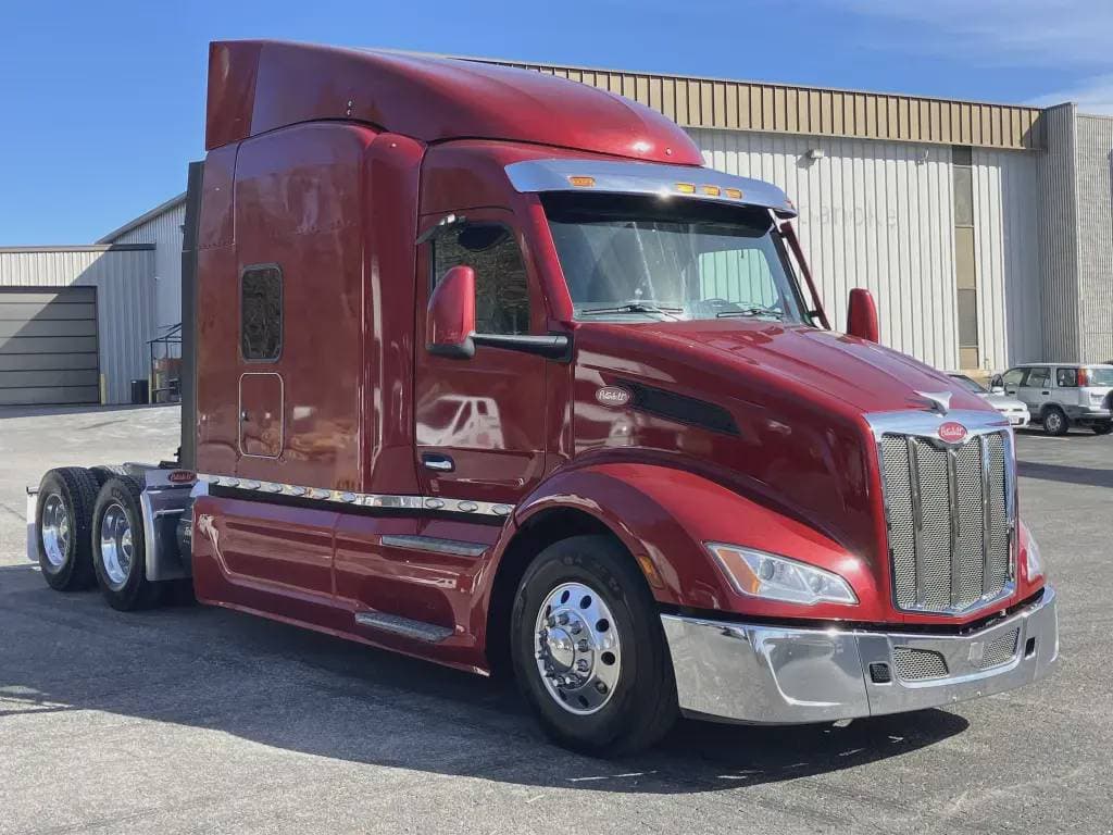 2022 Peterbilt 579 image 2