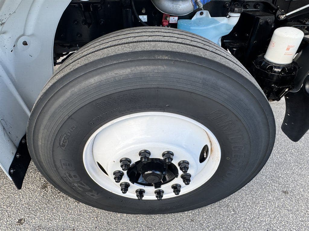 2014 Freightliner M2 106 image 36