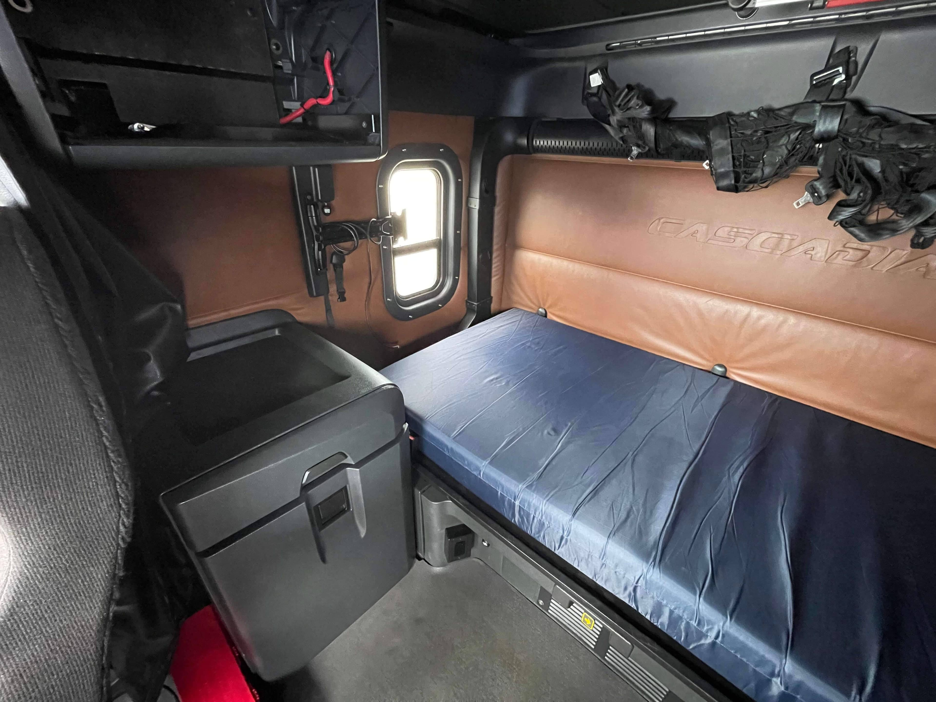 2022 Freightliner Cascadia 126 image 17