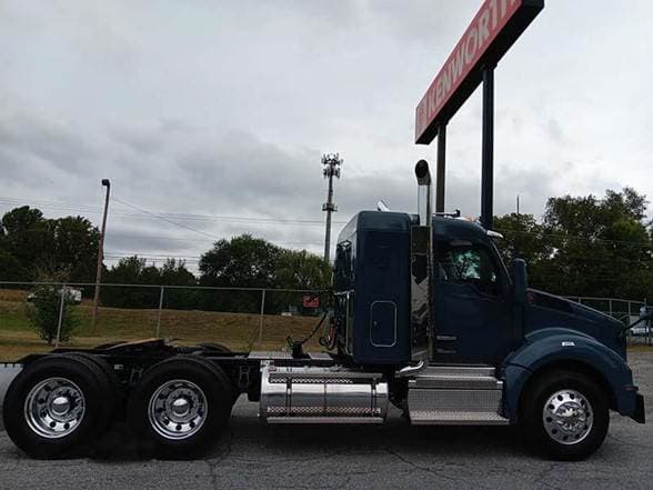 2025 Kenworth T880 image 4