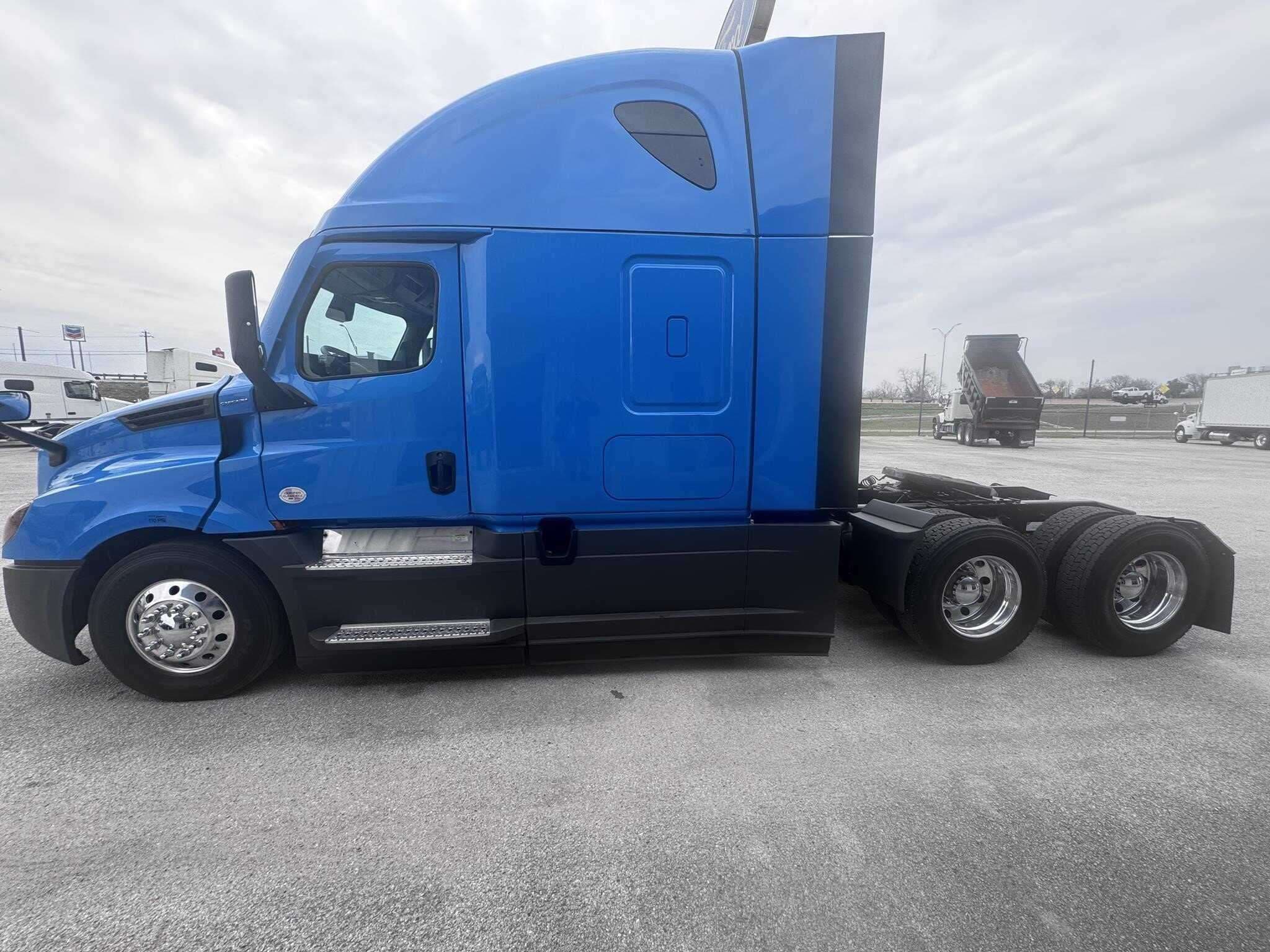 2022 Freightliner Cascadia 126 image 4