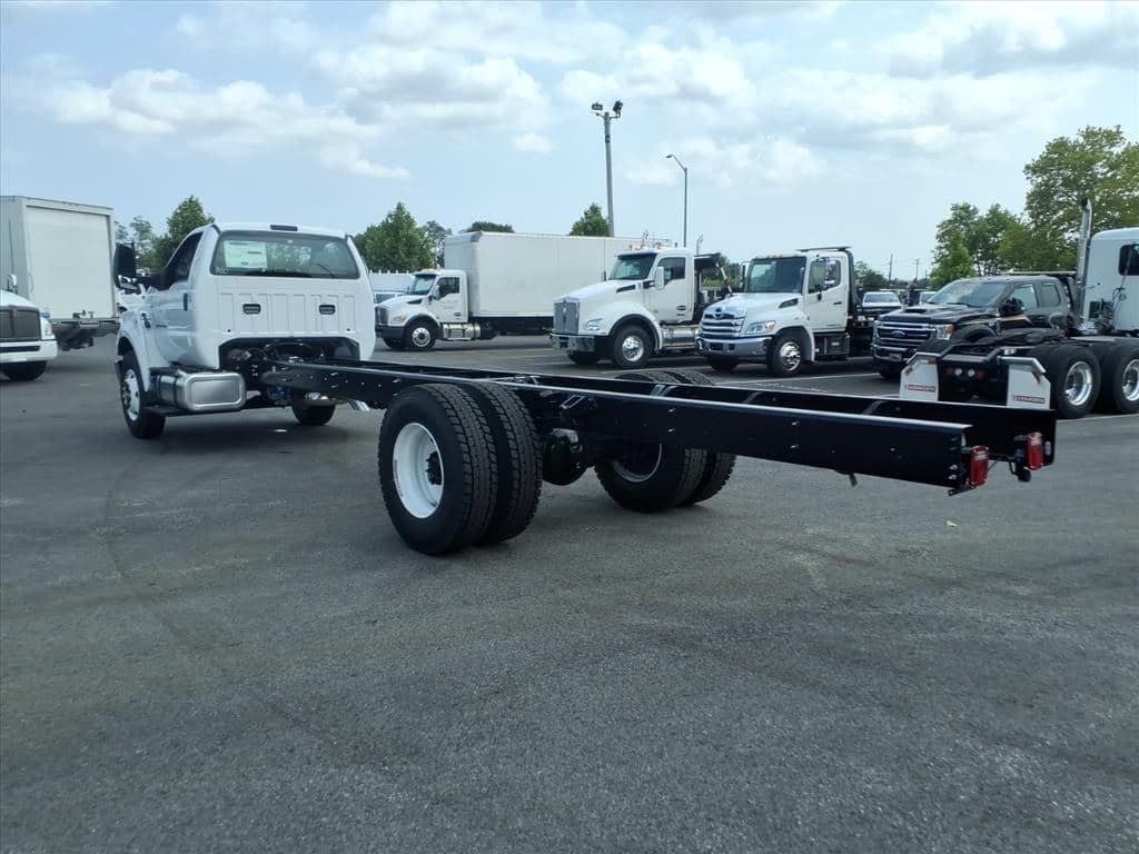 2027 Ford F750 SD image 6