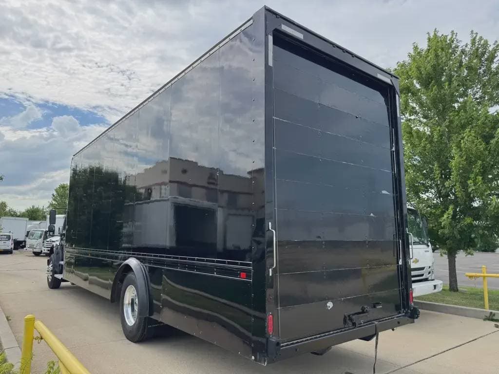 Used 2019 FREIGHTLINER Box Truck - Straight Truck, Van, Moving Van - BUSINESS CLASS M2 106 For Sale image 4