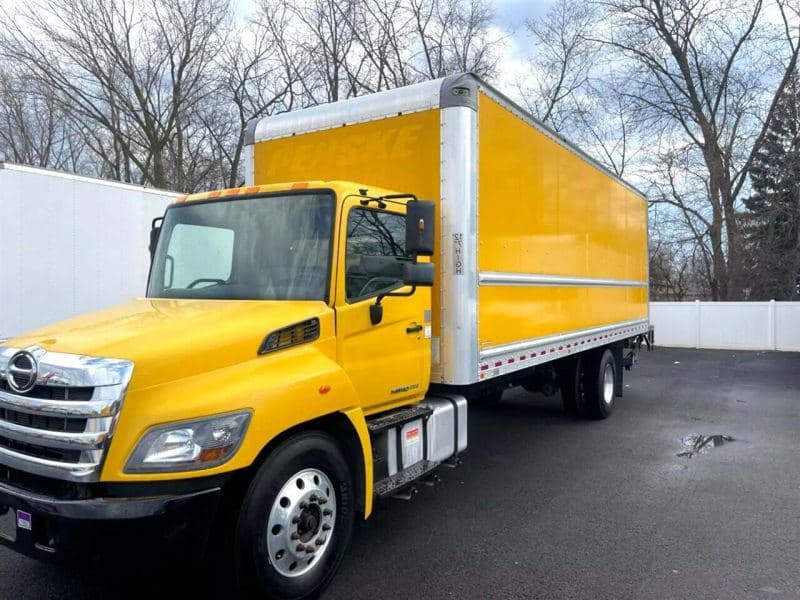 2018 Hino 338 image 2