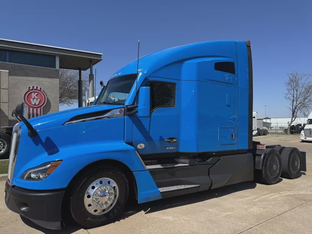 2022 Kenworth T680 image 2
