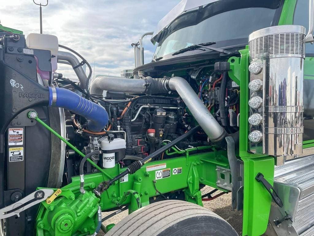 2025 Peterbilt 589 image 8