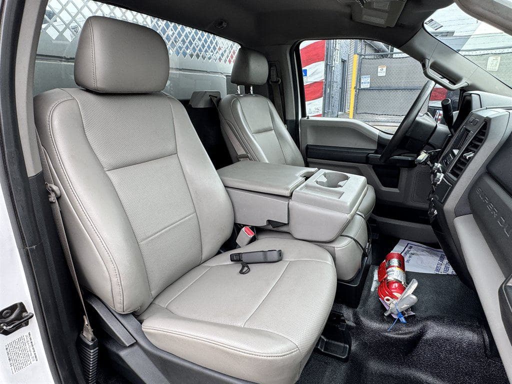 2017 Ford F550 image 53