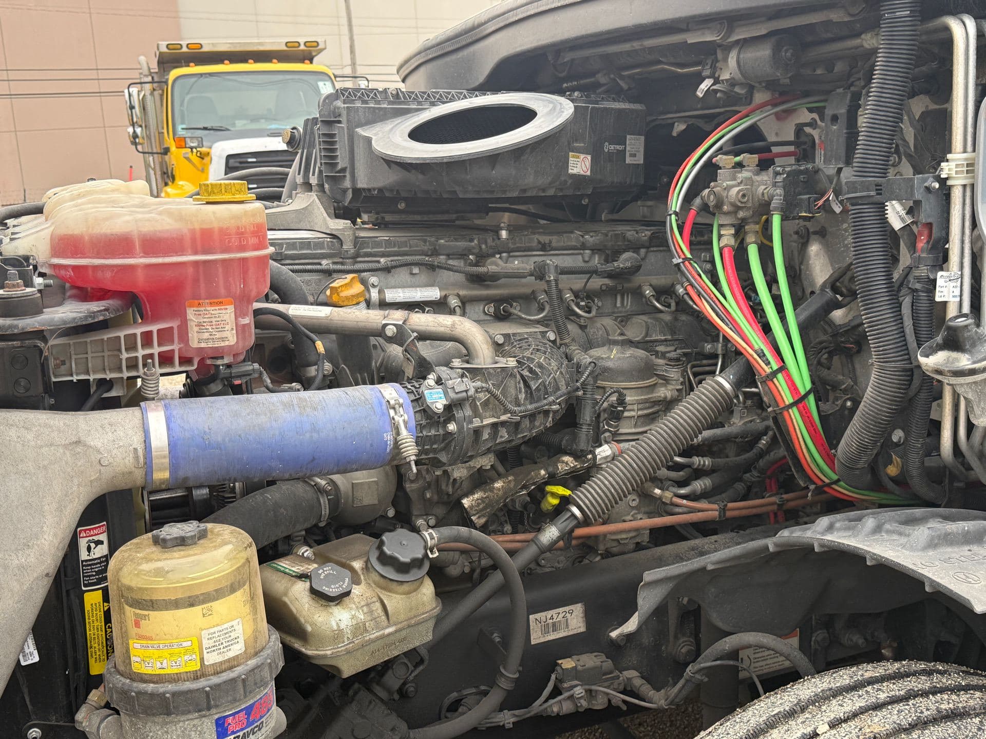 2022 Freightliner - 432k - 12k Hours - 455 HP image 12
