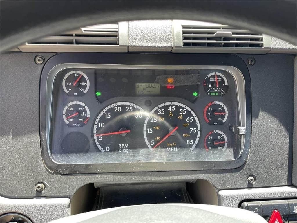 2013 Freightliner Cascadia image 9