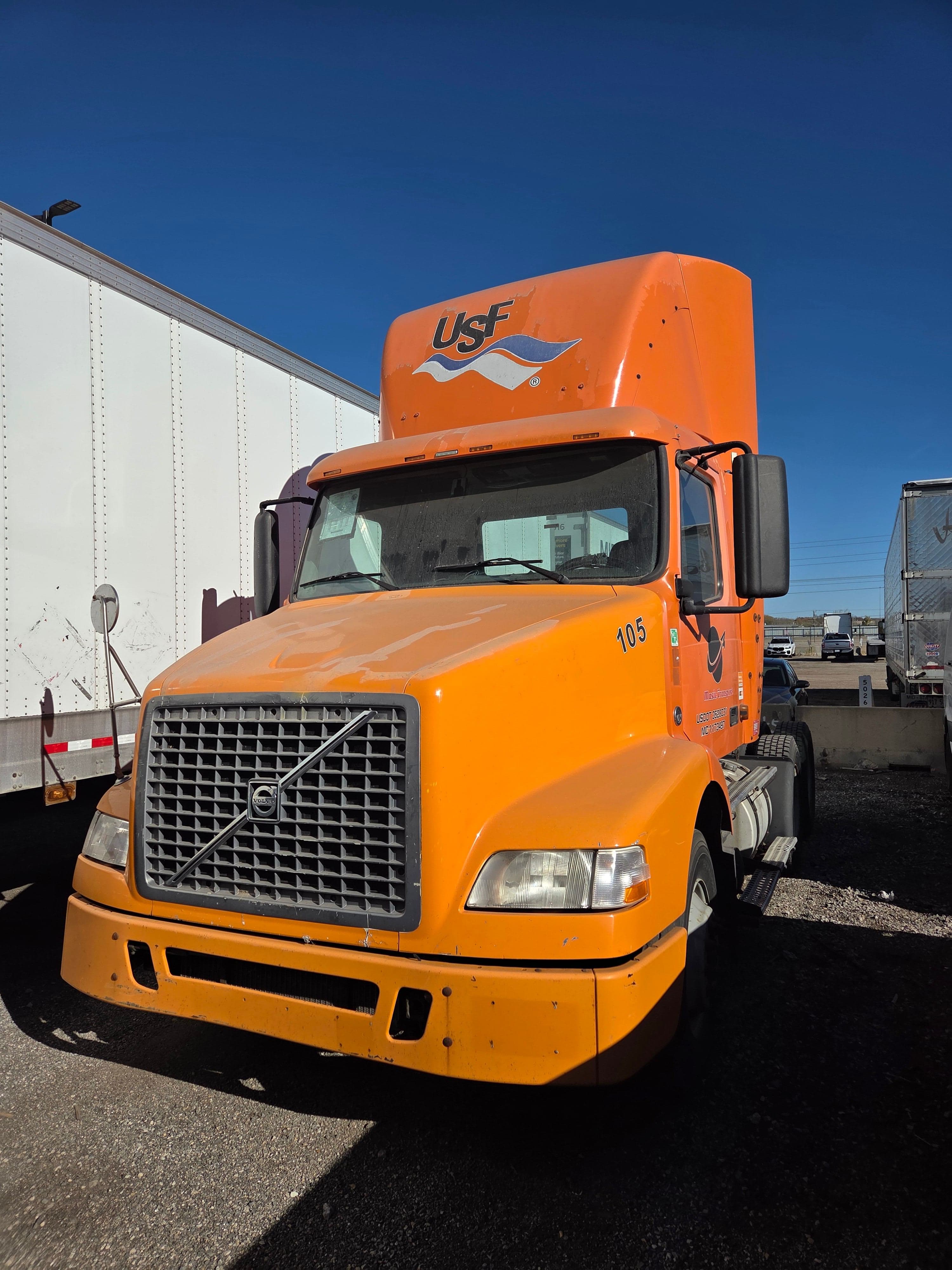 2007 Volvo VNM image 3