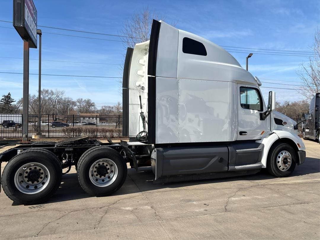 2021 Peterbilt 579 image 6