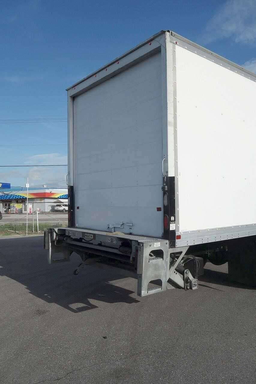 2021 Freightliner M2 image 2