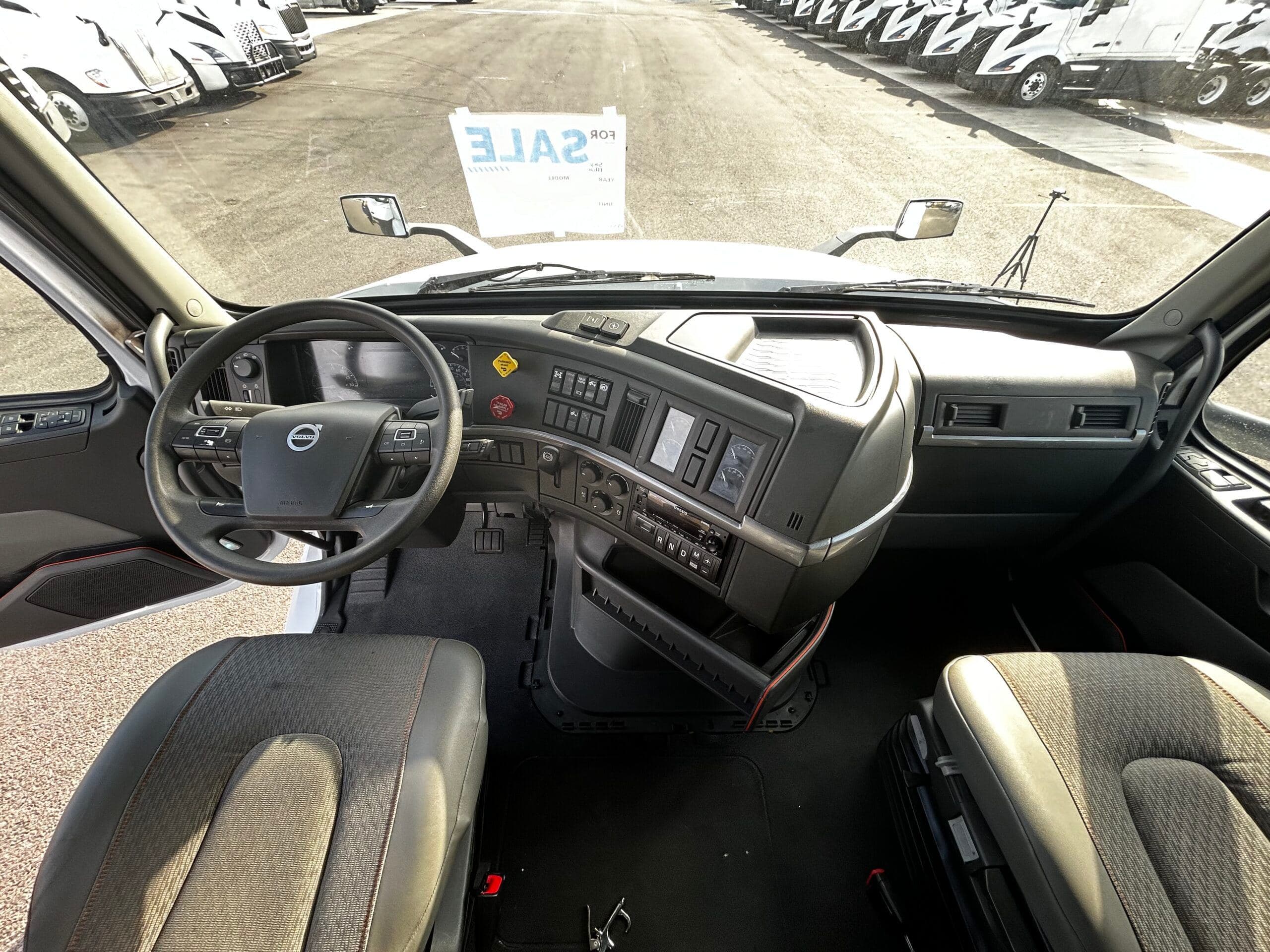 2024 Volvo VNL860 image 7