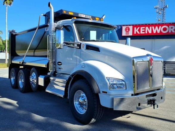 2026 Kenworth T880 image 3