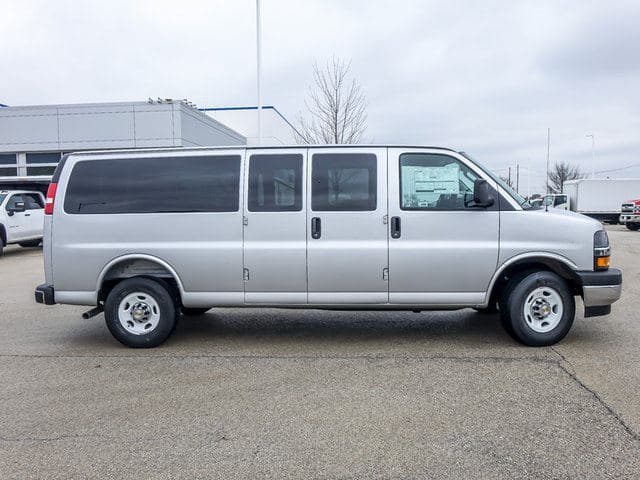 2025 Chevrolet Express 3500 LT 15 Passenger Van image 2
