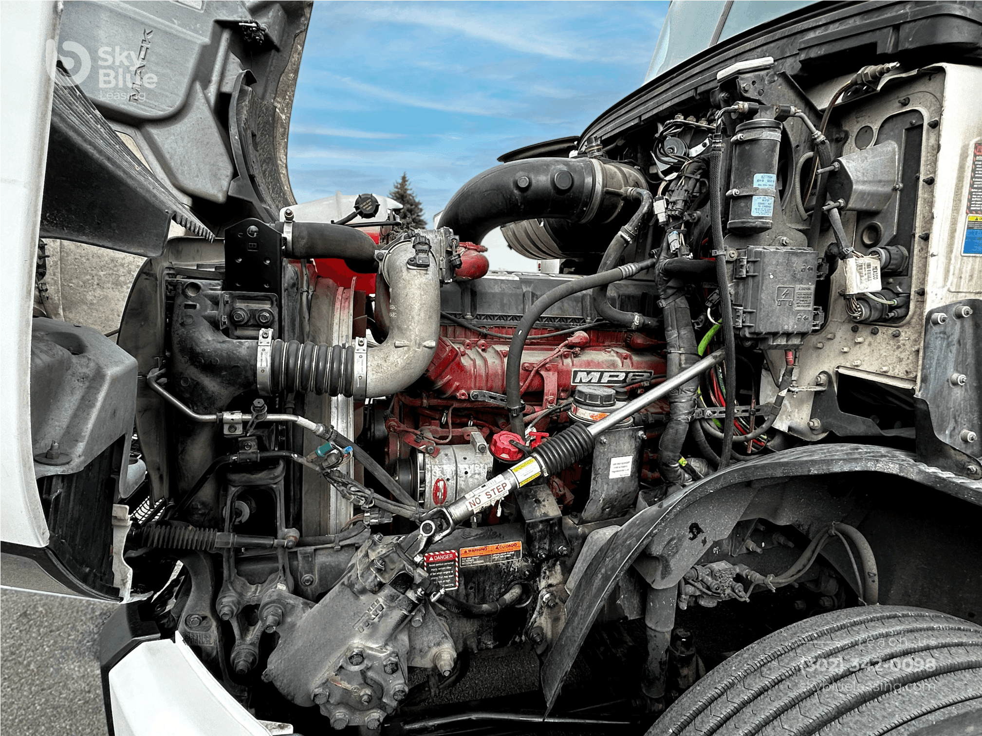 2023 Mack Anthem image 8