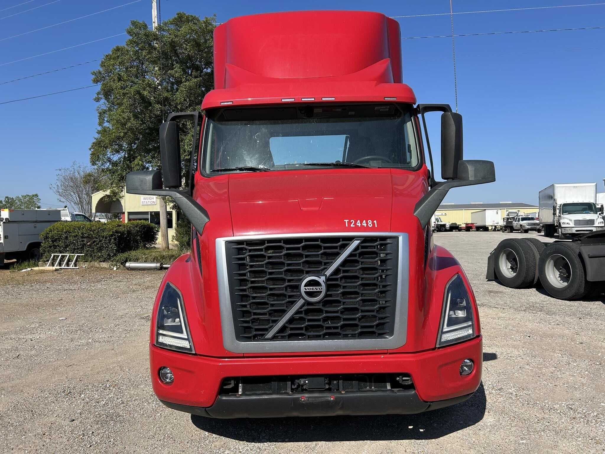 2020 Volvo VNR640 image 10