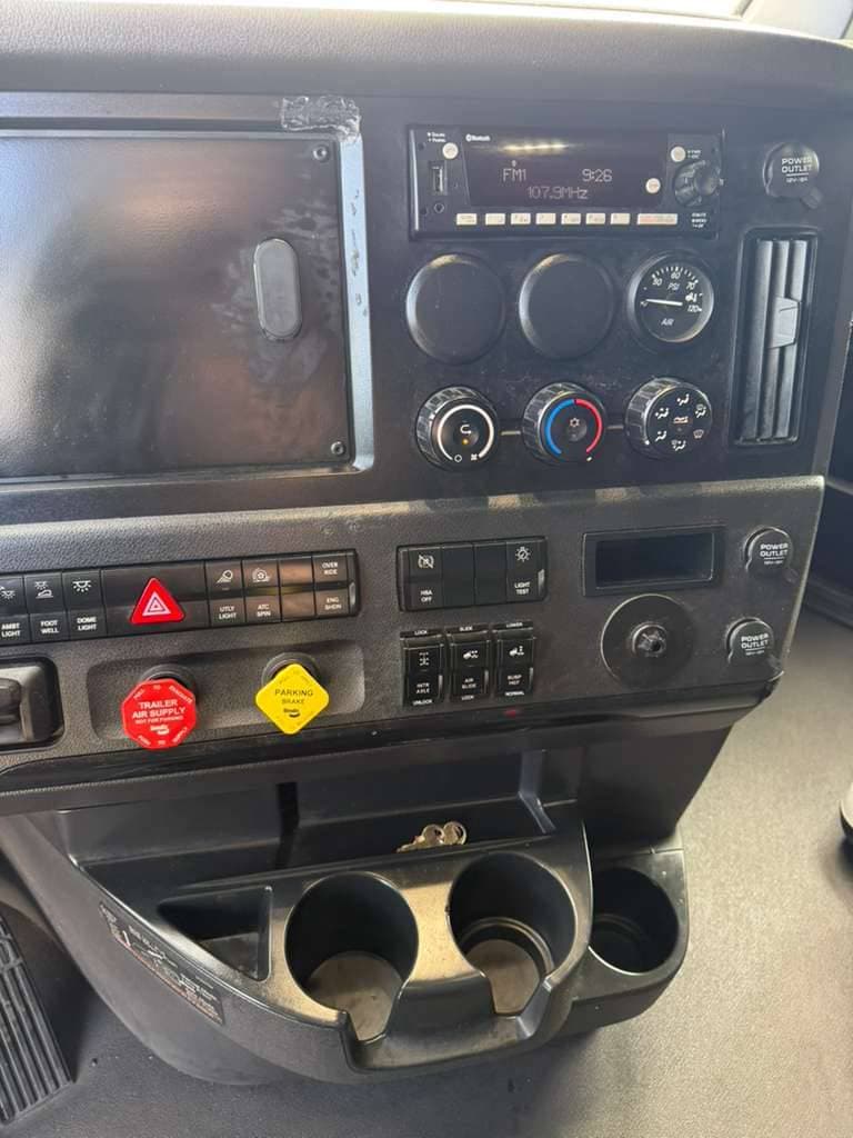 2024 Freightliner Cascadia image 9