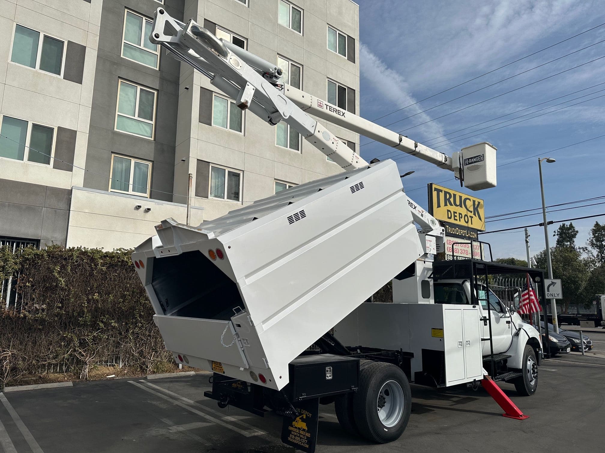 2010 Ford F-750 Forestry Tree Truck image 3