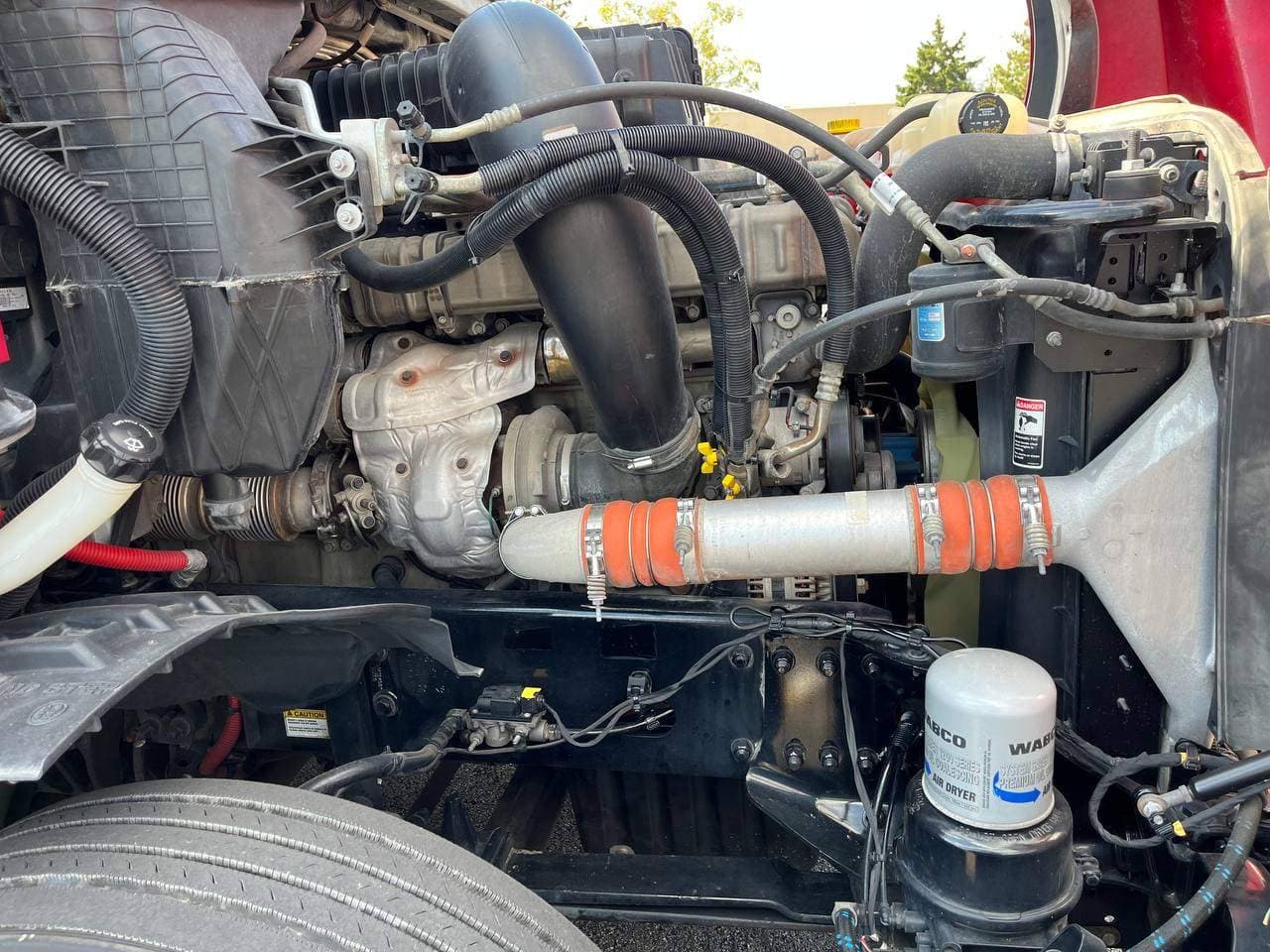 2020 Freightliner Cascadia 126 image 11