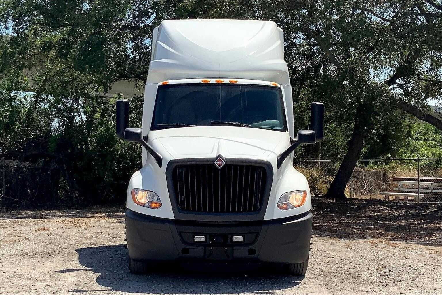 2021 International LT625 image 3