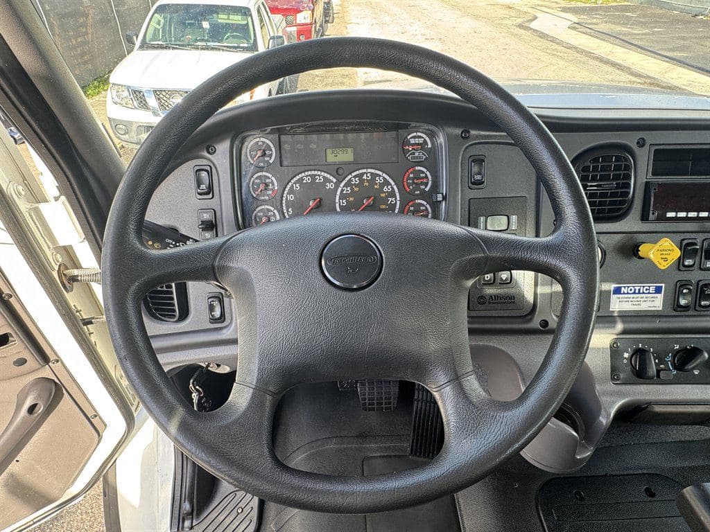 2015 Freightliner M2-112 image 83