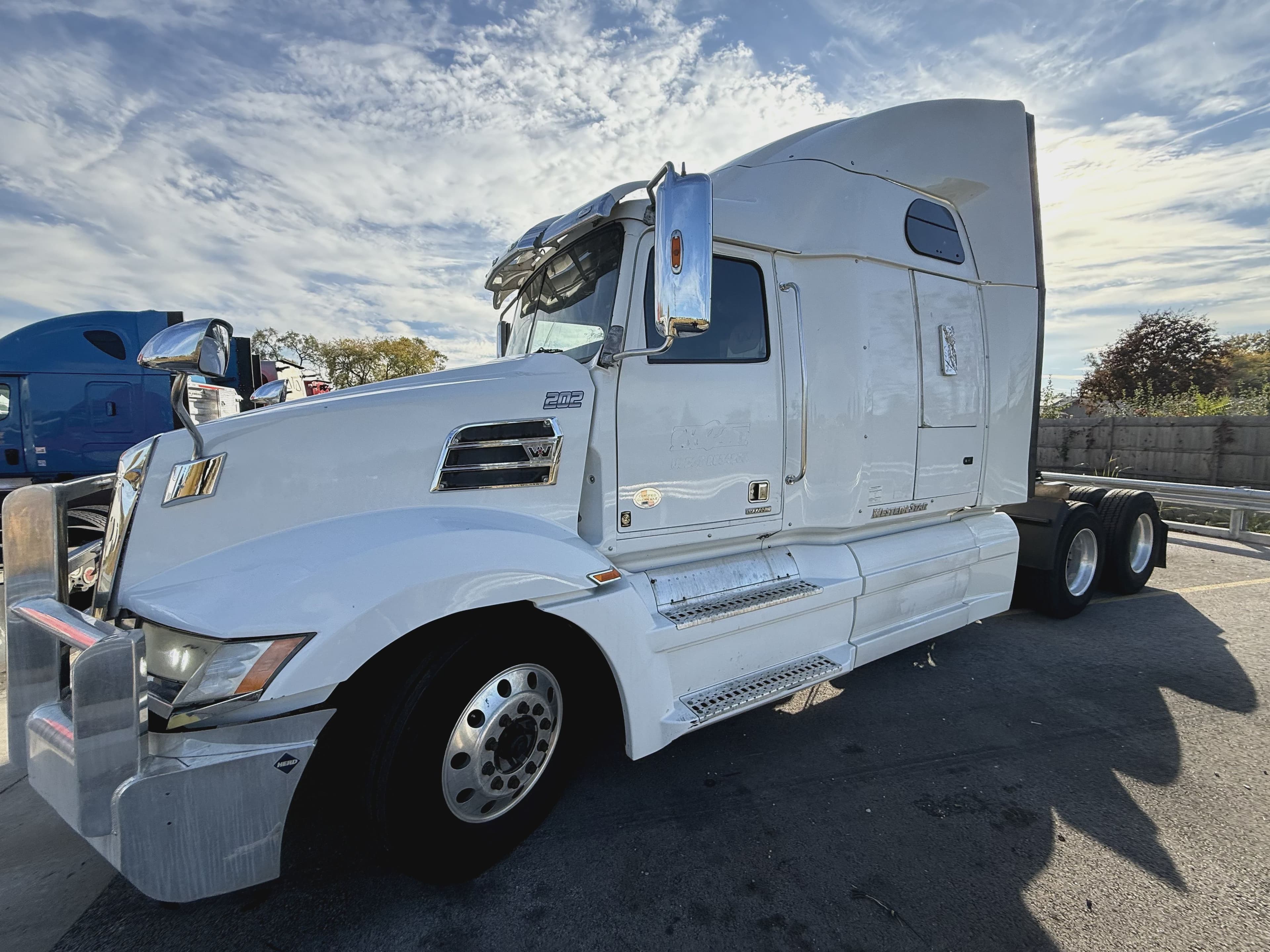 2018 Western Star 5700 image 2