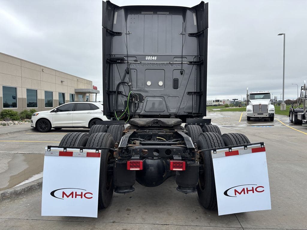 Used 2021 INTERNATIONAL LT625 image 8