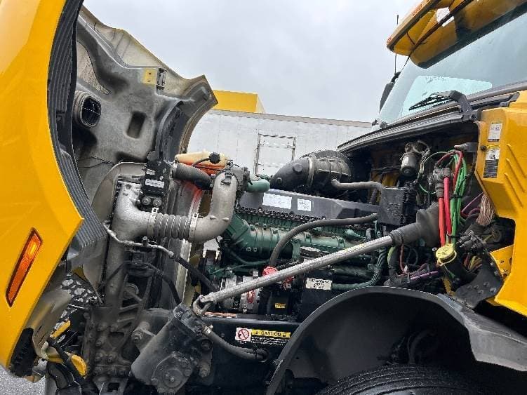2022 Volvo VNL64760 image 7