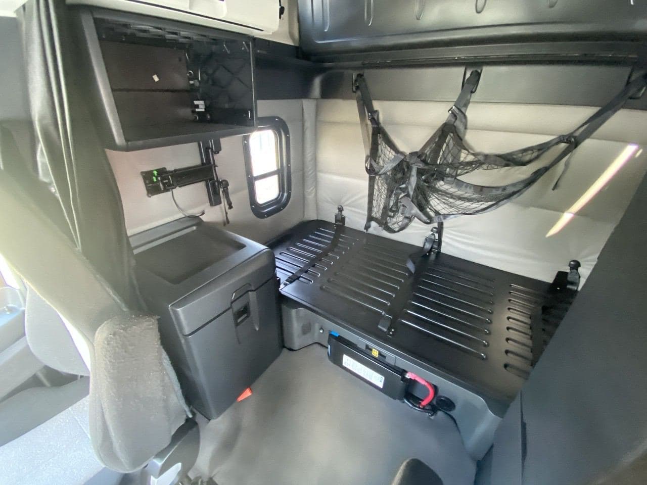 2020 Freightliner Cascadia image 14