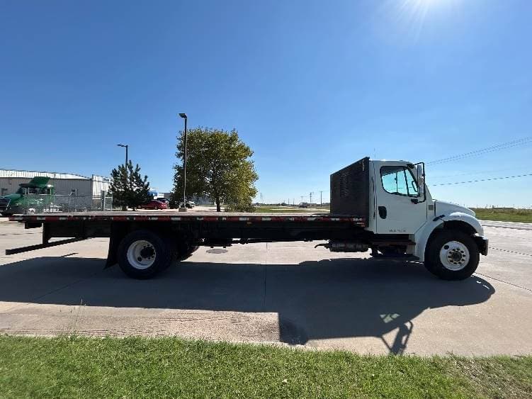 2021 Freightliner M2 image 6