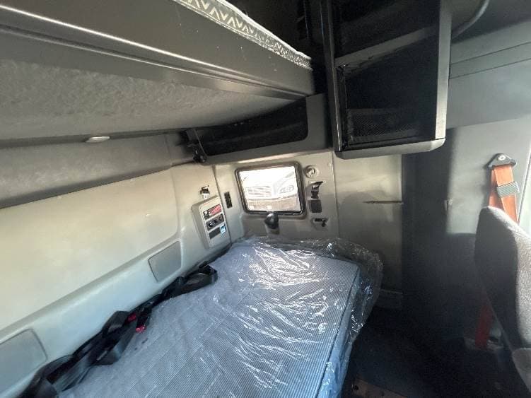 2023 International LT62F image 7