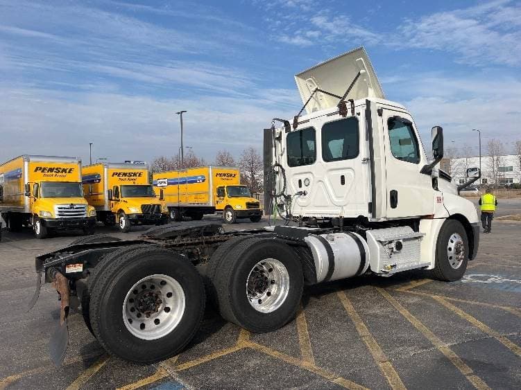 2019 Freightliner Cascadia image 7