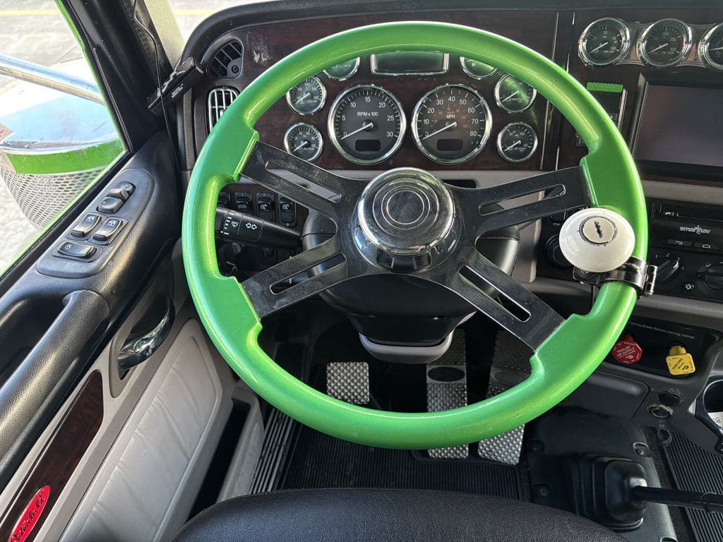 Used 2022 PETERBILT 389 image 11