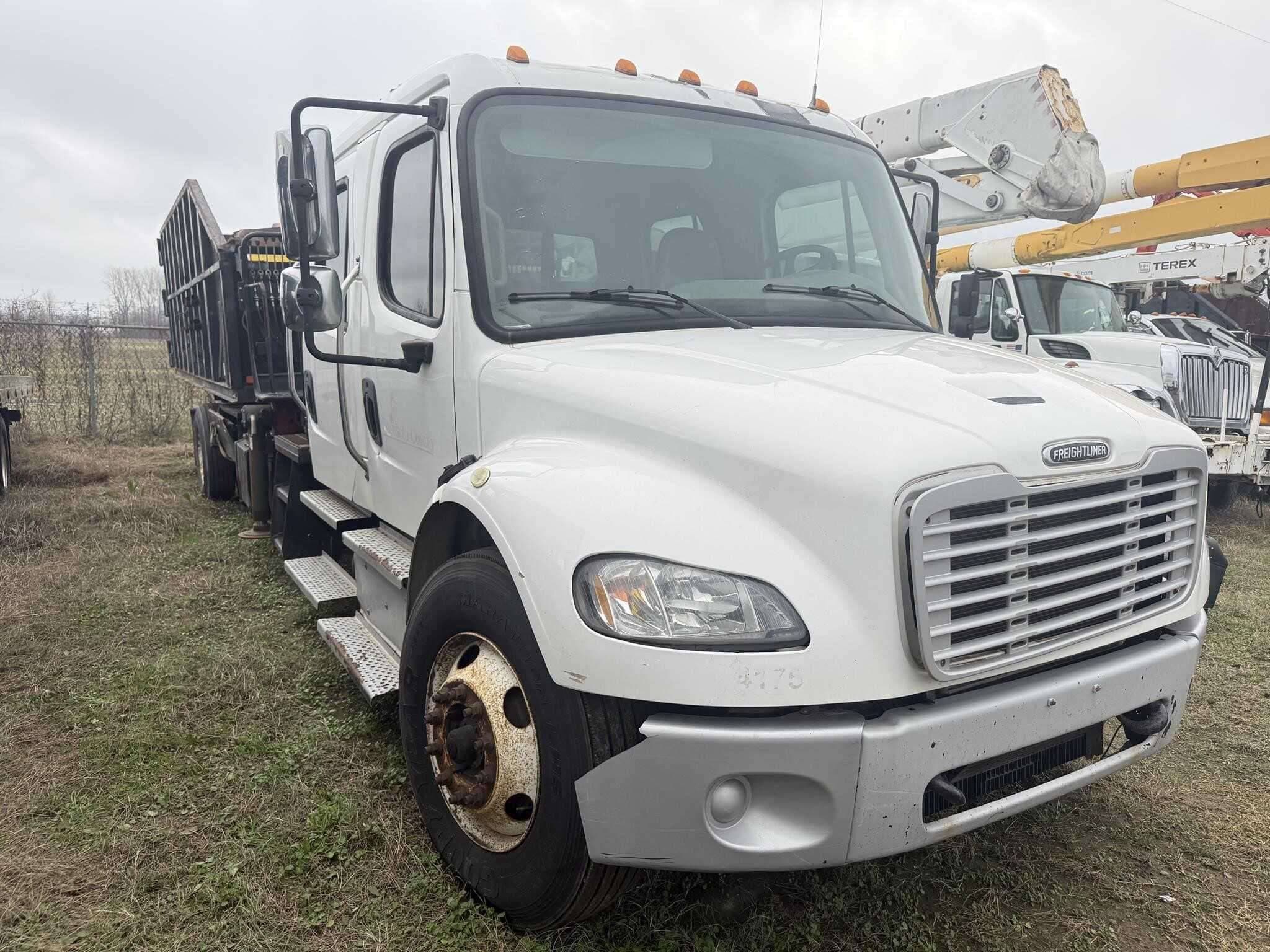2017 Freightliner M2 image 1