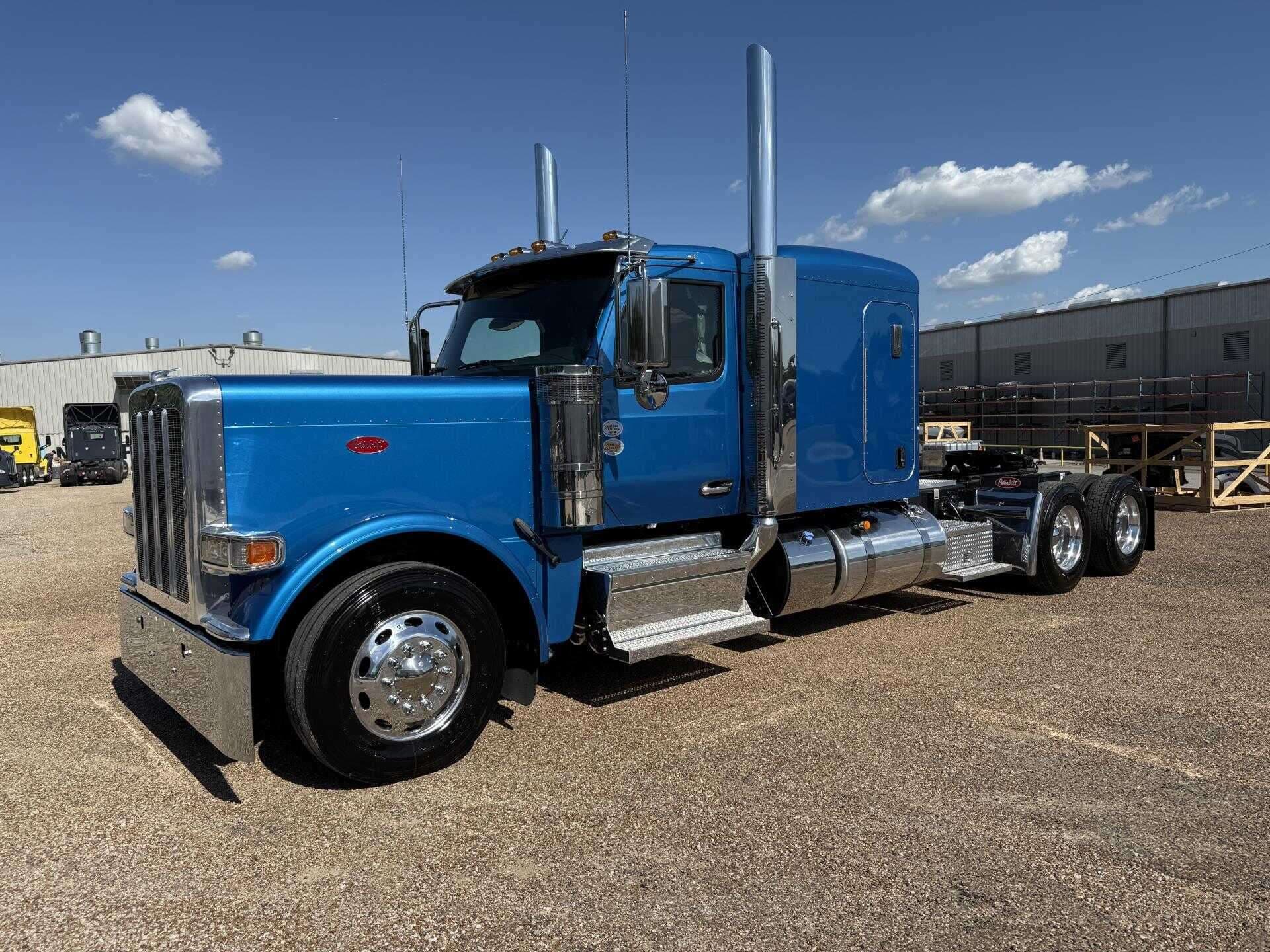 2026 Peterbilt 579 image 1