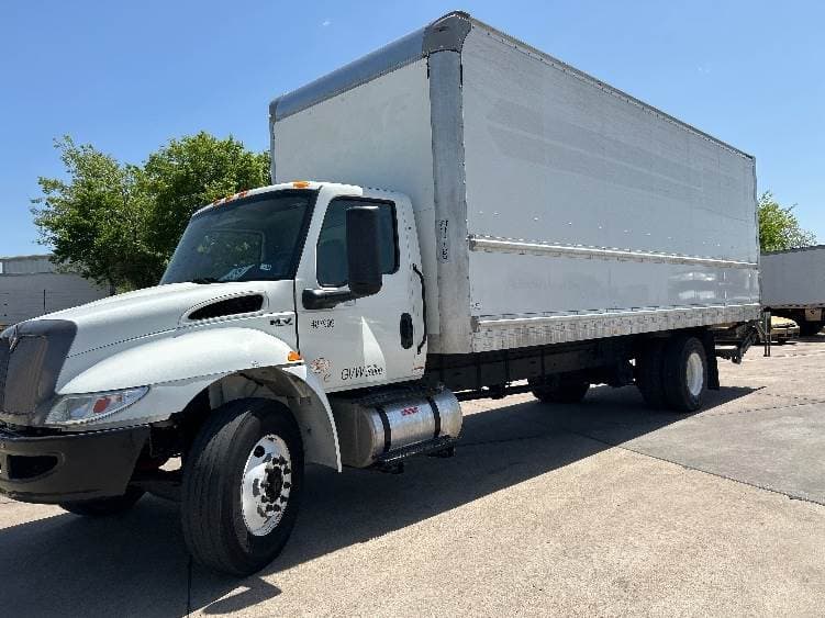 2022 International MV607 Box Truck - 220HP, 6 Speed Automatic, Roll up Door image 3