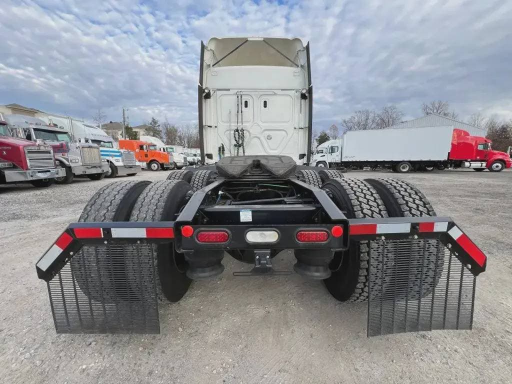 2019 Freightliner Cascadia 113 image 5