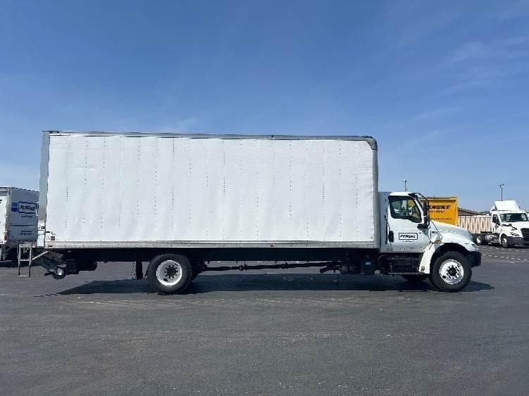 2022 International MV607 Box Truck - 220HP, 6 Speed Automatic, Roll up Door image 15