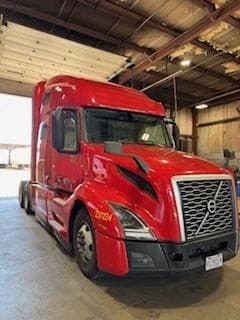 2023 Volvo VNL64T760 image 3