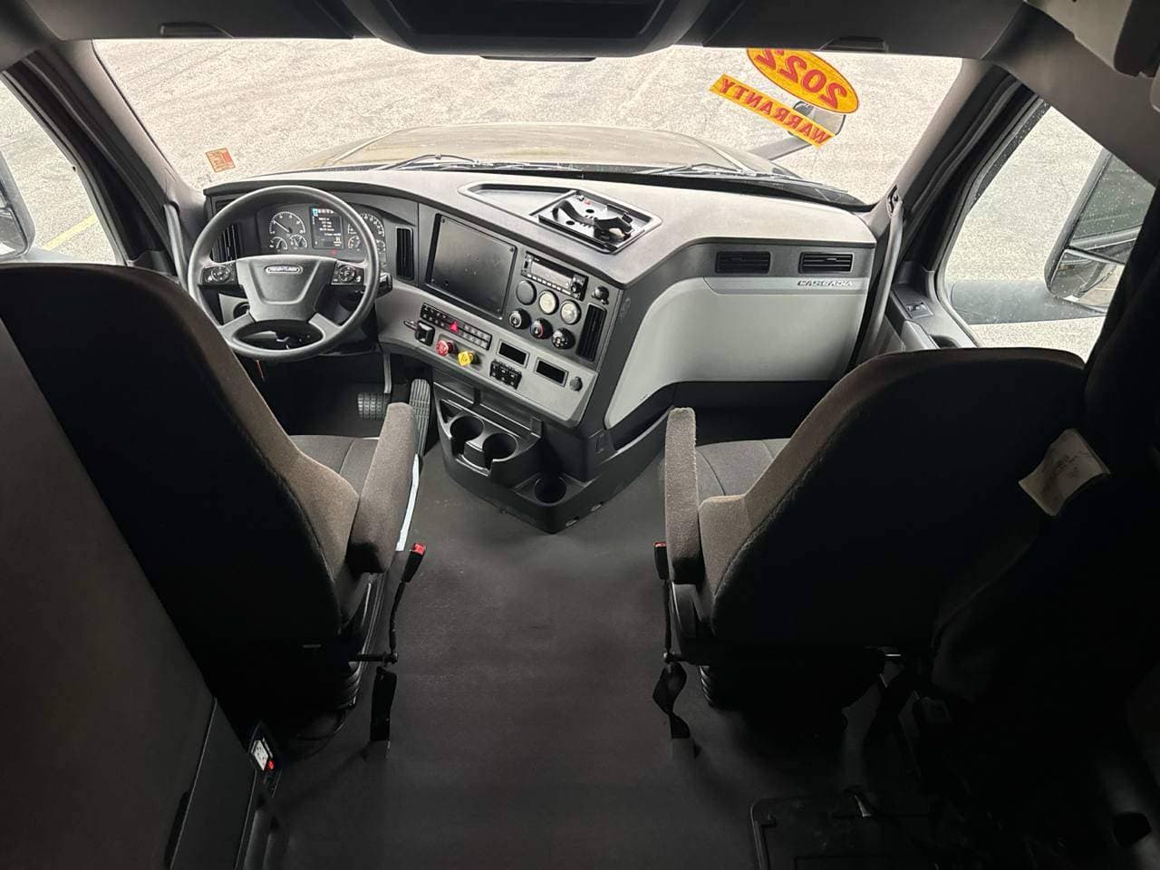 2022 Freightliner Cascadia image 13