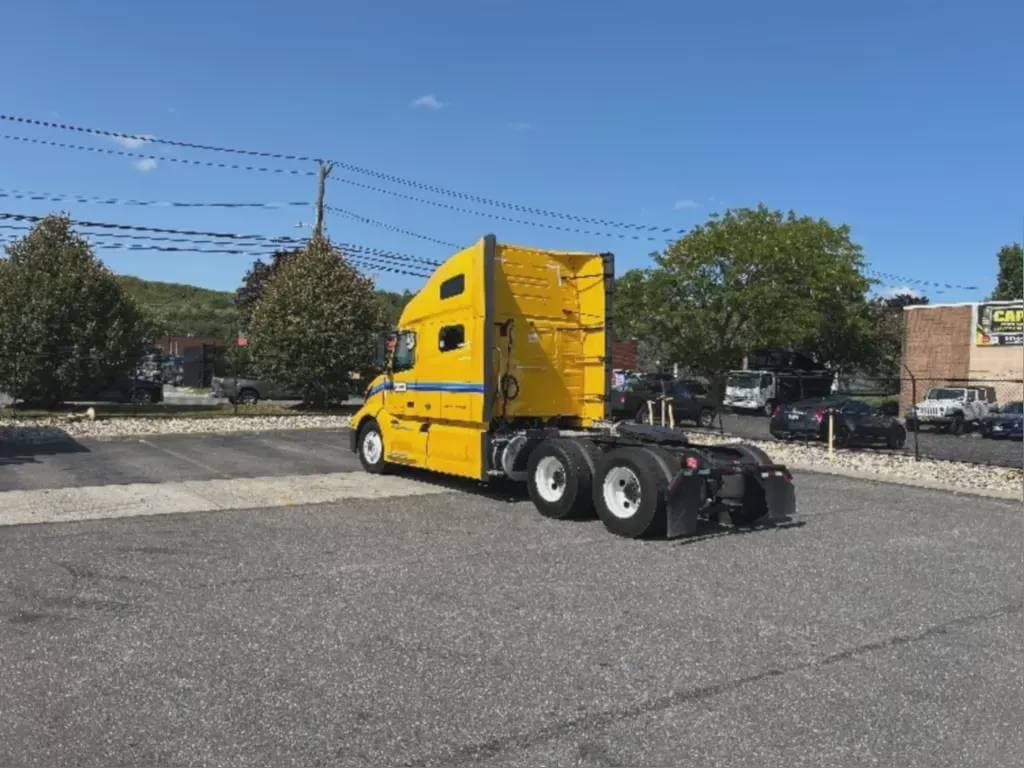 2022 Volvo VNL image 4