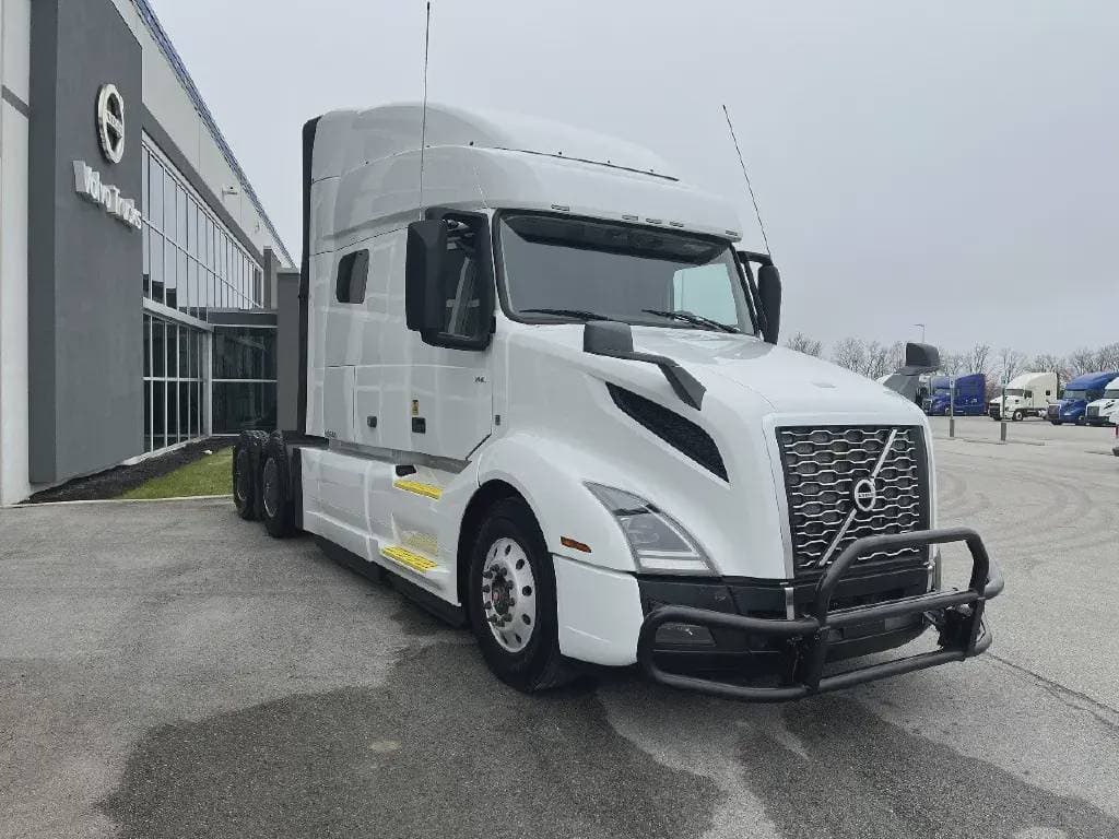 2022 Volvo VNL image 1